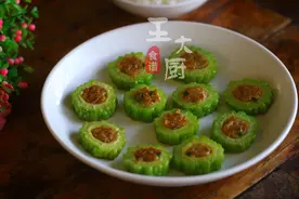 客家酿苦瓜这样做，不苦不腻，色香味俱全，好吃极了图片