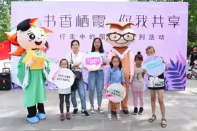 行走中的图书馆，阅读者的高级“旅行”图片
