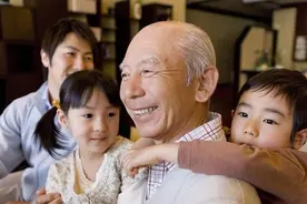 孩子越大越不爱去姥姥家串门？不是跟老人不亲，几个原因有口难言图片