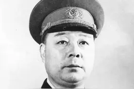 开国中将被子弹击中腹部，为何没有打进去，尾部还露在外面图片