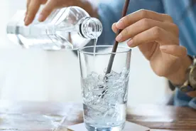 隔夜水、千滚水喝了致癌？一个实验揭露真相，不敢喝的人看看图片