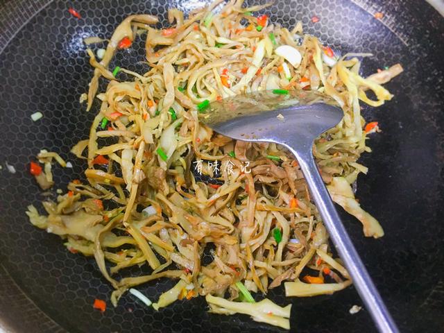 它是“瘦身菜”，含有7种氨基酸，吸脂刮油，小肚腩悄悄不见了