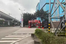 重庆朗基水印三生｜接房过后高压线挨楼而过图片