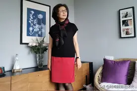 这才是60岁女人流行的夏季打扮，掌握这4个穿衣法则，简约而优雅图片