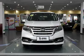 大尺寸MPV油耗也不高，5.9L油耗还能加92号汽油，实拍艾力绅图片