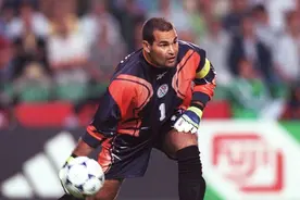 世界足坛那些疯狂门将，防守与进球他们全都要图片