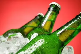 都是啤酒，这“瓶装”和“罐装”区别在哪？懂了之后不敢再乱买图片