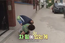 她瘸着腿每天上门讨饭，自己从来不吃：我没了一条腿，换回一个家图片