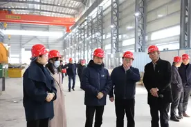 “希望长江镇担起全市第一方阵和半壁江山的使命和担当！”如皋市委副书记、代市长王鸣昊调研长江镇时说道！图片