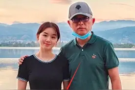 孟非晒与女儿合照，“女婿”郭麒麟躺枪，郭德纲该偷着笑了图片