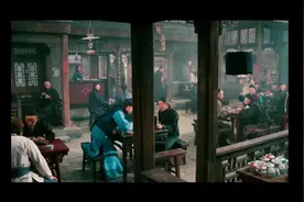《茶馆》：末世降临，三个老人为自己举办了一场葬礼图片