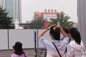 遇到行人横穿马路，是车让人还是人让车？《道交法》拟新规说明白图片