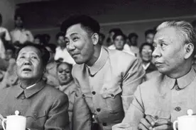 胡适和毛主席：一个北大教授，一个北大图书管理员，两人暗自较量图片