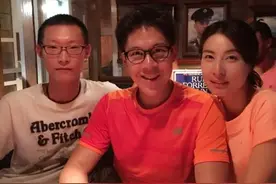 深夜撒狗粮，郭晶晶用行动赢得豪门尊重，霍启刚说出两人相处之法图片