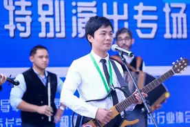 “我只想再去街头表演一次……”图片