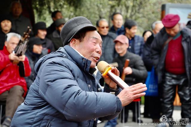 高手在民间，演出自娱自乐，洛阳周王城广场民间曲艺乐园