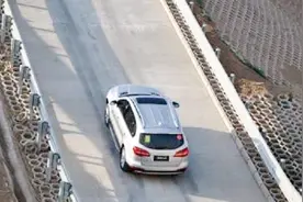 半坡中突然有车停车，你知道处理吗，新手必学的技巧视频封面