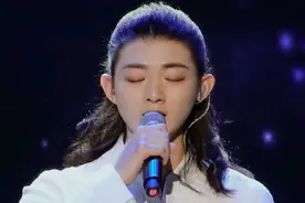 霍尊凉凉的背后：父亲弃妻、舅舅沾毒、与母亲关系近乎畸形图片