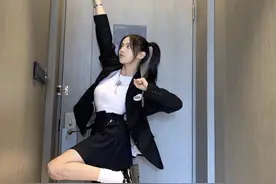 “爱哭包”杨超越化身鬼马少女，双马尾造型搞怪又可爱图片