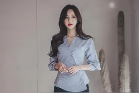 性感的美女选择打底裤，凹凸有致的好身材图片