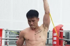 邱建良或迎来两件大事？娶美女主持人、终结播求，拳迷：别被掏空图片