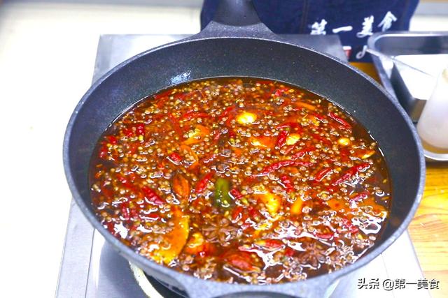 过瘾又好吃的麻辣鸡爪，鲜香十足，收藏起来做给家人们吃