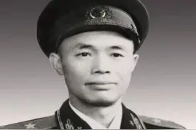 他是拥兵十万的兵团司令，解放战争中被连降四级，49年成旅长图片