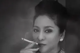1973年，李小龙在丁佩床上身亡，向华强坚持娶她，为何又娶了陈岚图片
