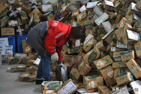 双十一，快递涨价潮来袭，网友留言快递什么时候能送货上门呢？图片