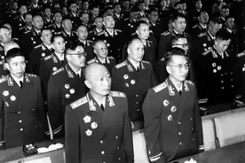 西路军突围到新疆，王明却逮捕了两位将领，徐向前晚年为他们平反图片