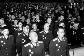 西路军突围到新疆，王明却逮捕了两位将领，徐向前晚年为他们平反图片