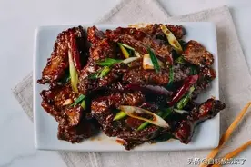 生活小妙招 | 炒菜做饭应该什么时候加水呢？图片