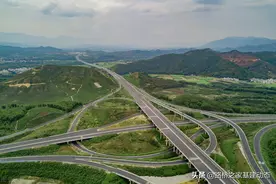 重庆：银昆高速重庆高新区至荣昌区（川渝界）段改扩建工程图片