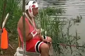 有的人钓鱼成为了大师，有的人钓鱼成为了段子，笑得停不下来图片