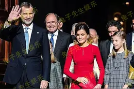西班牙国王身高2米，把1米7王后搂怀中霸气，大个配小娇娘抢镜图片