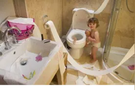 “孩子静悄悄，必定在作妖？”熊孩子迷惑行为大赏，有你家同款吗图片