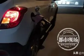 高速上被人疯狂闪灯，女子下车后吃了一惊！图片