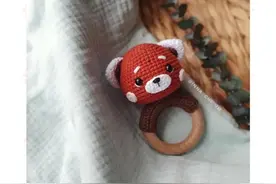 钩针图解：小熊猫摇铃图片