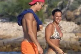 只知伊卡尔迪？足坛六桩友妻门：C罗恋拉莫斯旧爱 曼城憨憨惨被绿图片