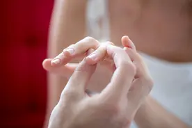 乡村青年结婚难：“一动不动”是标配 新三大件成巨石图片