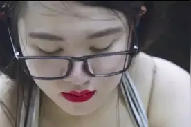 带你感受一下越南美女的颜值暴击，抬头的一瞬间，直击灵魂的美图片