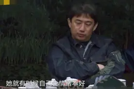 黄磊称黄多多并非叛逆少女，青春期偶尔闹情绪，独自在房间里调整图片
