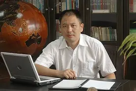 新晋安徽首富，身价150亿，被誉中国职校大王，曾烧9亿打广告图片