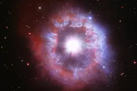 谁是宇宙最大的天体？能装18亿个太阳的恒星 在超级黑洞面也是小弟图片