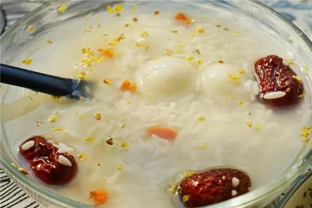 汤圆可以这样吃：香菜和葱花多来点儿