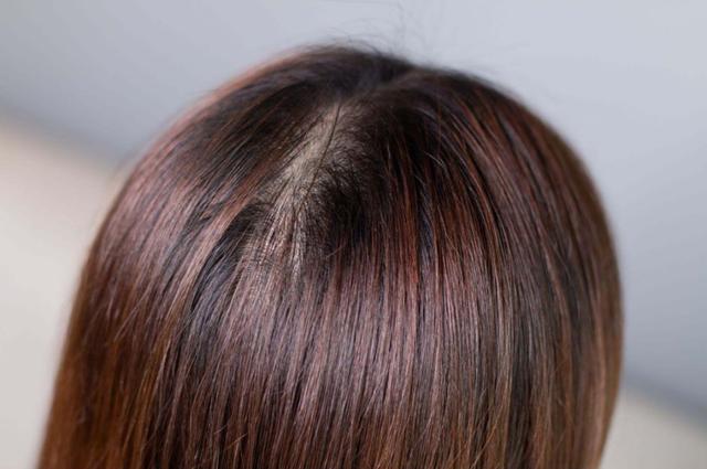 港风的高级感把可爱风秒成渣渣，18岁的袁咏仪造型成经典