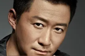 年轻时候的吴京有多帅，自幼苦练武术，8090后都看过他的电视剧图片