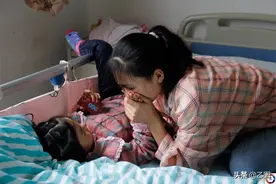 18岁花季女孩为爱生娃，以为找到了幸福，谁知悲剧一场接着一场图片