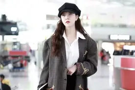 女生西装里穿什么最迷人？西装内搭推荐，做气质美人图片