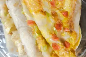 创意鸡蛋饼，不揉面不擀面，筷子一搅，轻松做出滑嫩可口的鸡蛋饼图片